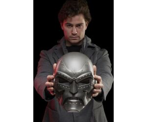 Casco premium roleplay hasbro marvel legends series doctor muerte