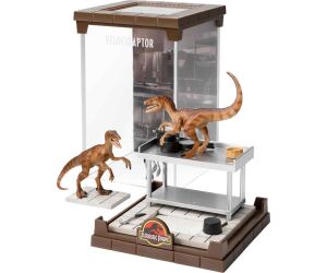 Figura the noble collection jurassic park velociraptor bendyfig diorama