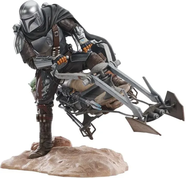 Figura diamond collection star wars: the mandalorian premier collection din djarin en moto speeder 23cm
