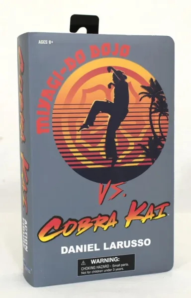 Figura diamond select toys vhs cobra kai daniel larusso san diego comic con sdcc 2022 exclusivo
