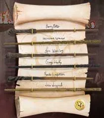 Replica the noble collection harry potter ejercito de dumbledore coleccion 6 varitas en exposicion
