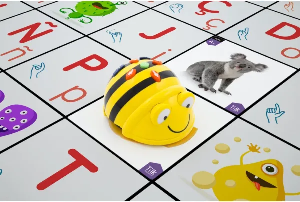Tapete blanco tilk bee - bot + fichas + tarjetas para tapete infantil