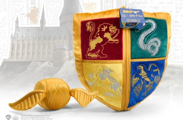 Peluche the noble collection harry potter escudo hogwarts y snitch dorada
